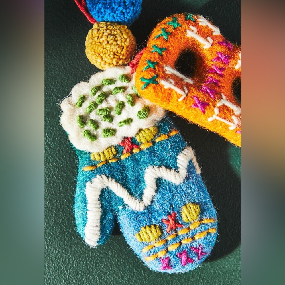 Anthropologie ‘B’ Après Ski Monogram Ornament ⛷️